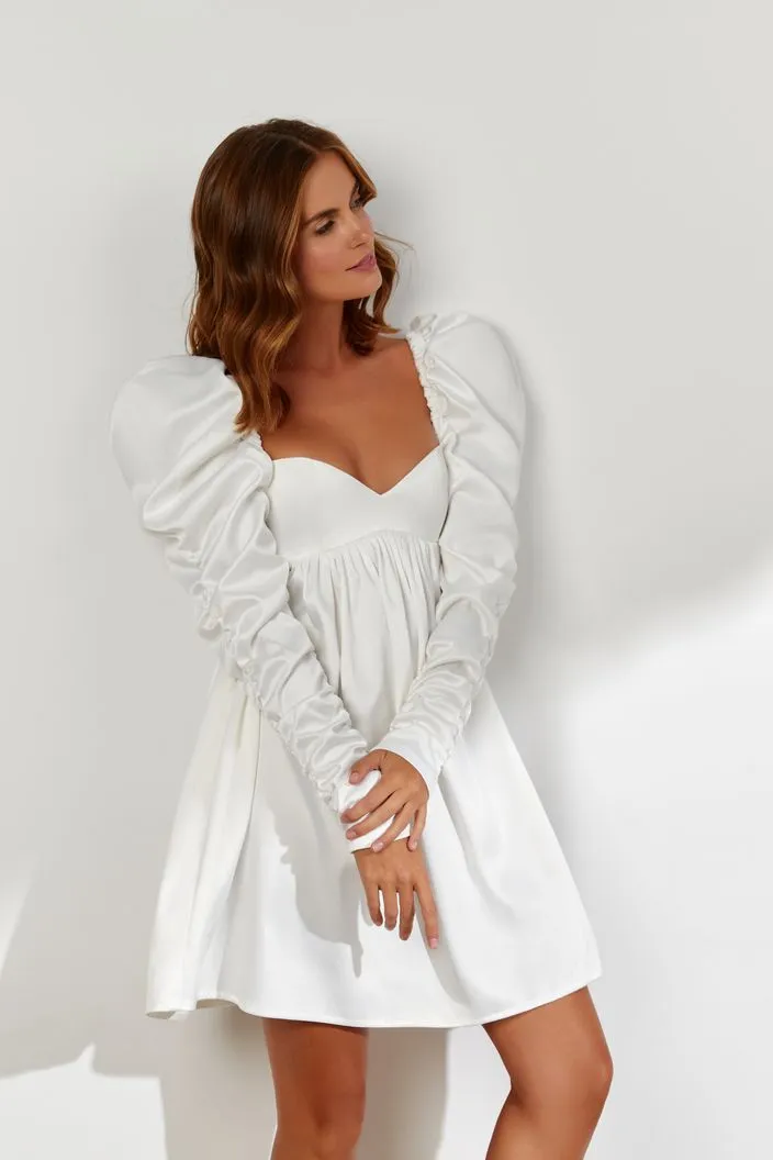 Hot Ribbed Puffy Sleeves White Wedding Dress