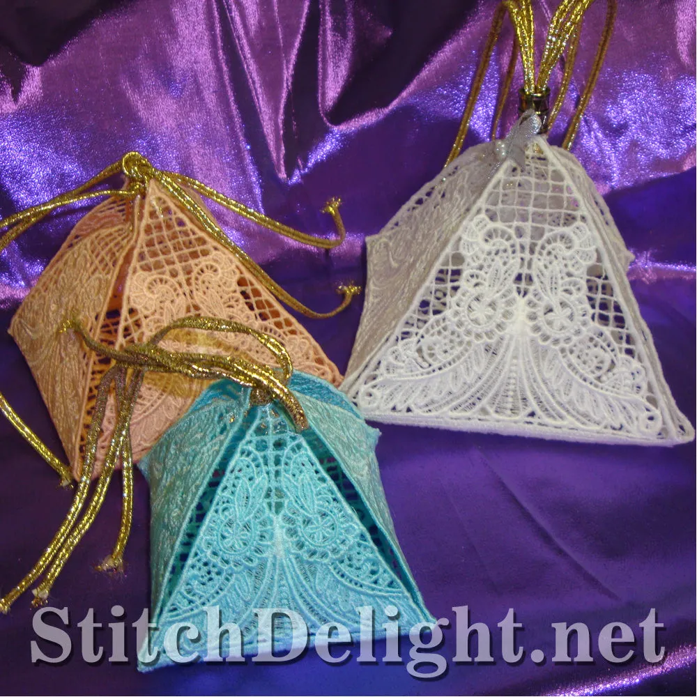 SD1168 Lacy Pyramid Box