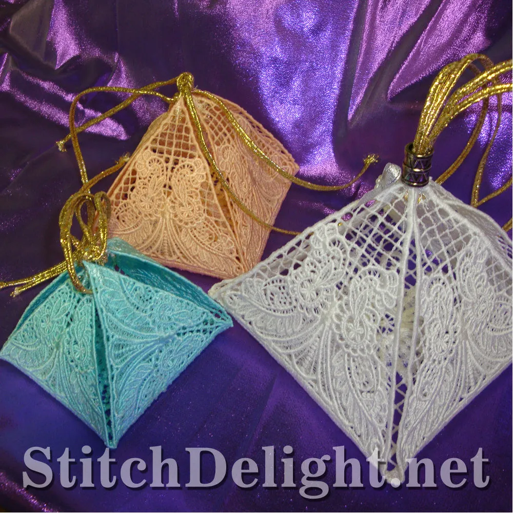 SD1168 Lacy Pyramid Box