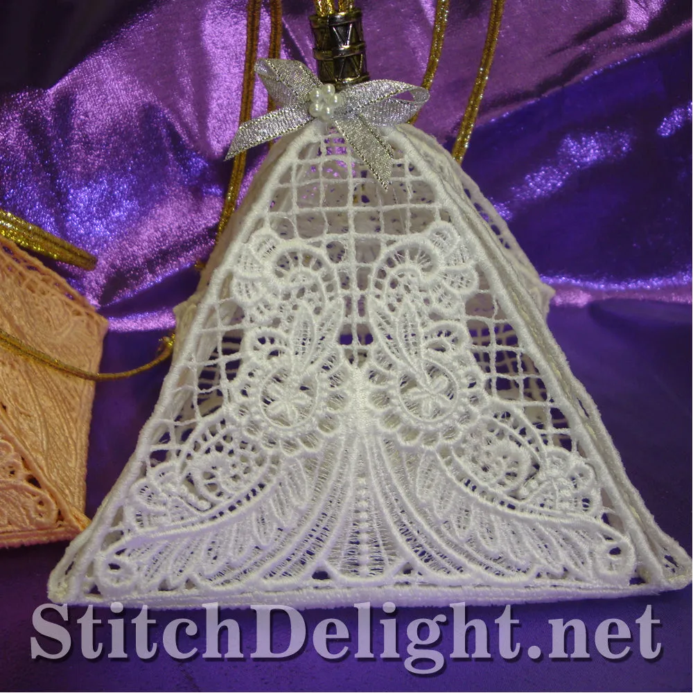 SD1168 Lacy Pyramid Box