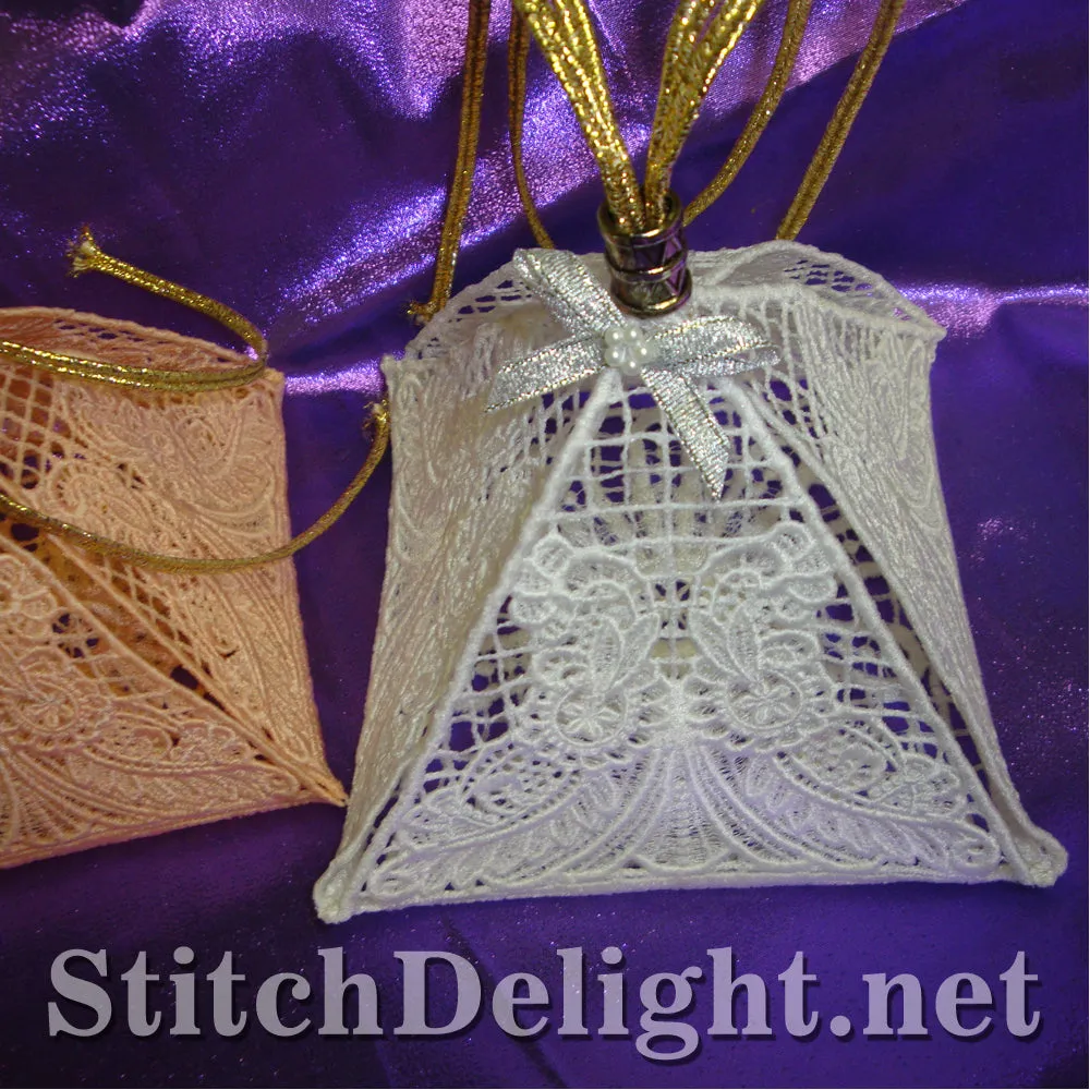 SD1168 Lacy Pyramid Box
