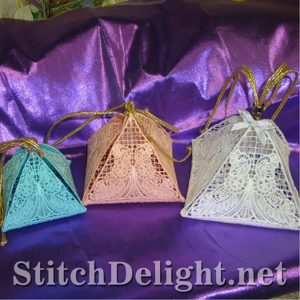 SD1168 Lacy Pyramid Box